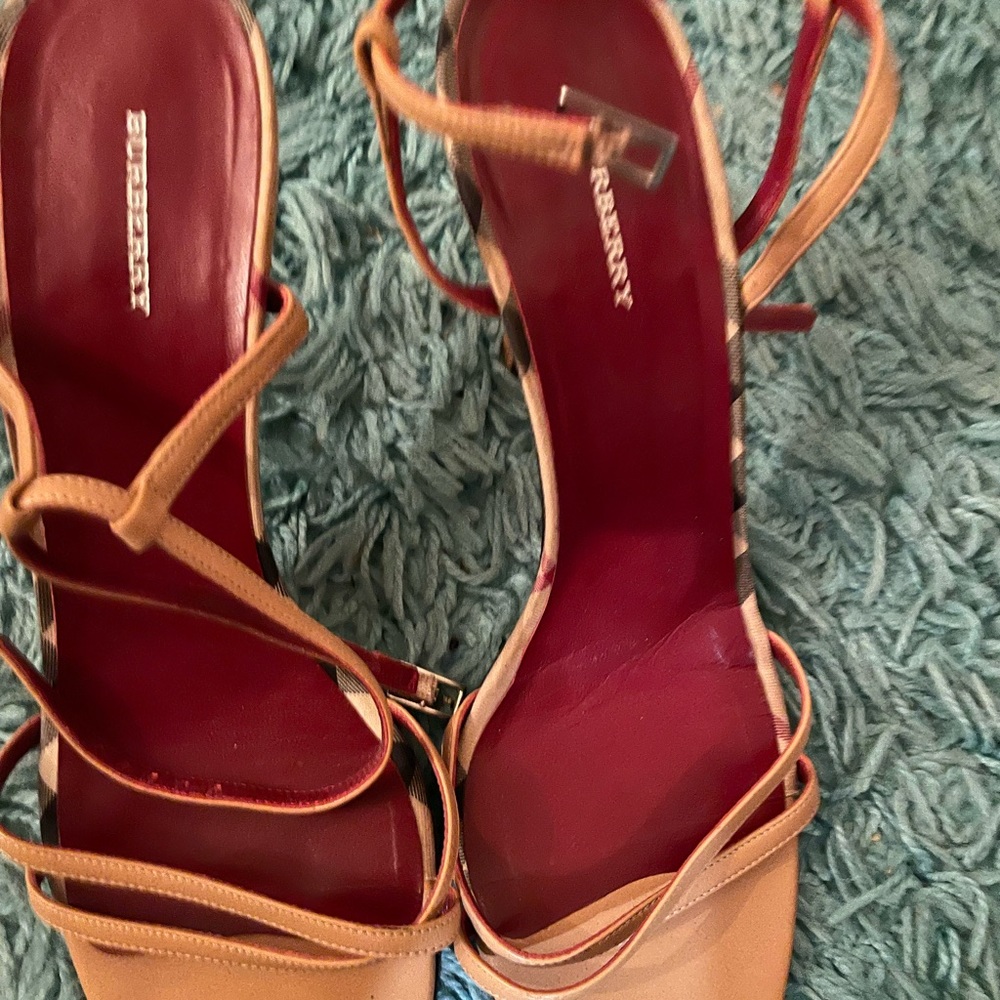 Beautiful Burberry heels. They are very comfortable. You would love them.